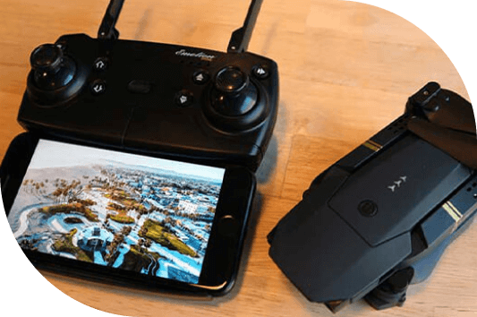 Black Falcon 4K and controller adjusted to smartphone